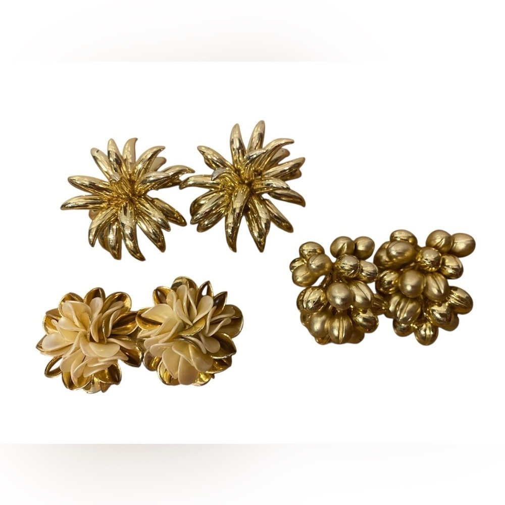 Vintage Womens Sunburst Floral Faux Gold Overlay Costume Clip On Earrings